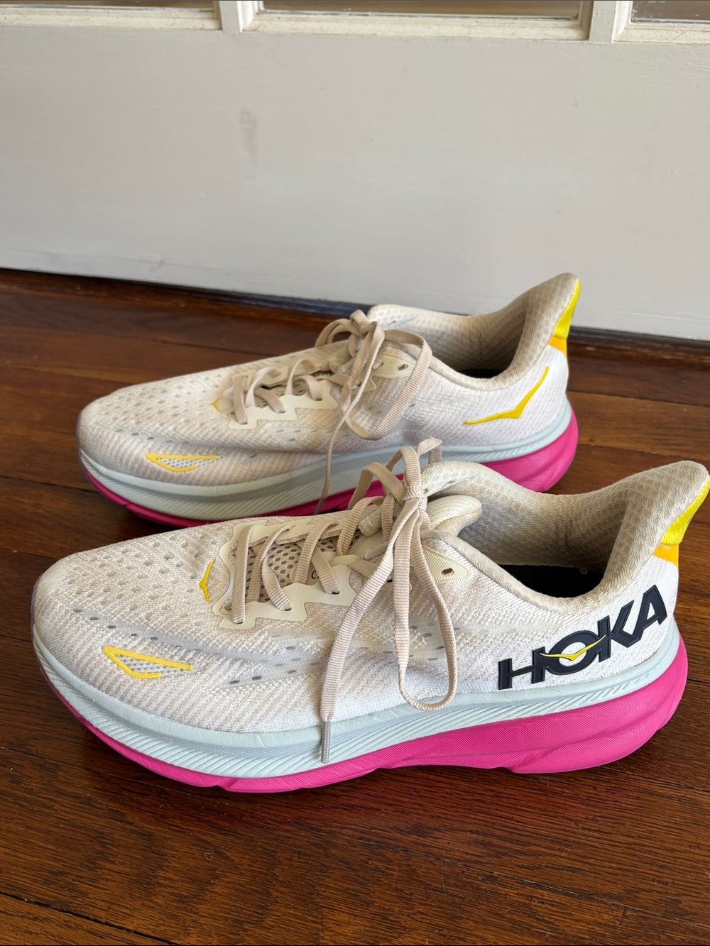 Hoka Clifton 9 Size 8 1/2 D - Women’s Size 10 in Eggnog